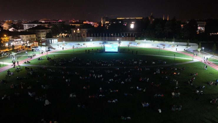 Merkez Park’ta Bir Yanda Spor, Bir Yanda Açık Hava Sineması